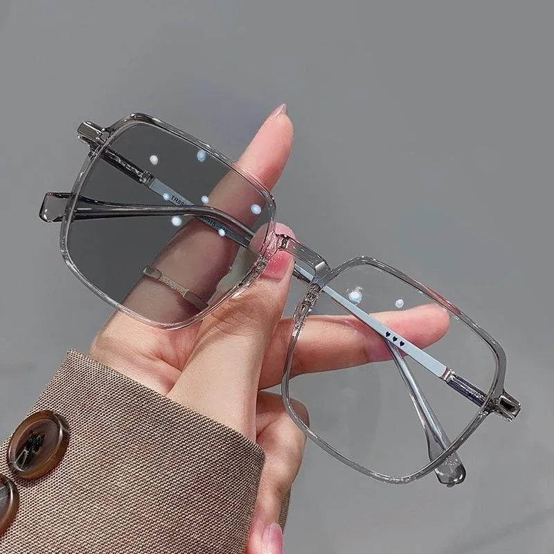 lunettes carrées transparentes